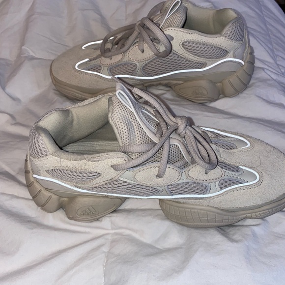 ❌❌SOLD❌❌👟👟YEEZY 500 BLUSH SNEAKERS👟👟 - Picture 2 of 4